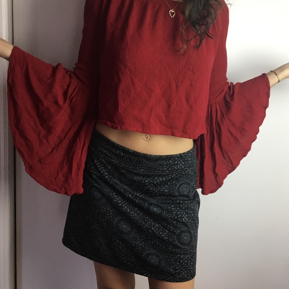 Loose sleeves red off the shoulder top size small - Picture 6 of 6